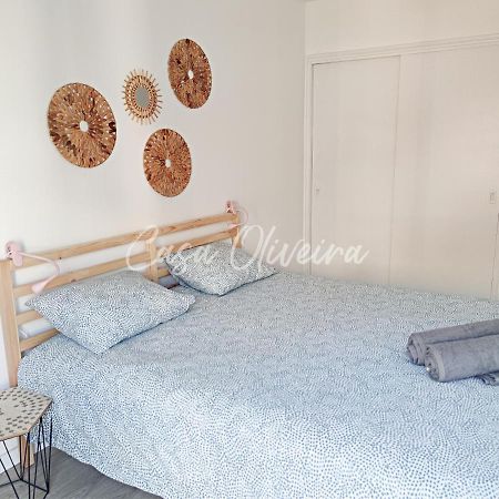Casa Oliveira - Sunny 2-Bed Retreat Steps From The Beach アルマカオ・デ・ペラ エクステリア 写真
