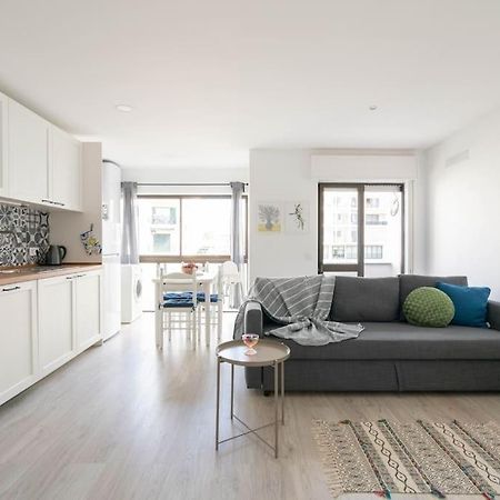Casa Oliveira - Sunny 2-Bed Retreat Steps From The Beach アルマカオ・デ・ペラ エクステリア 写真