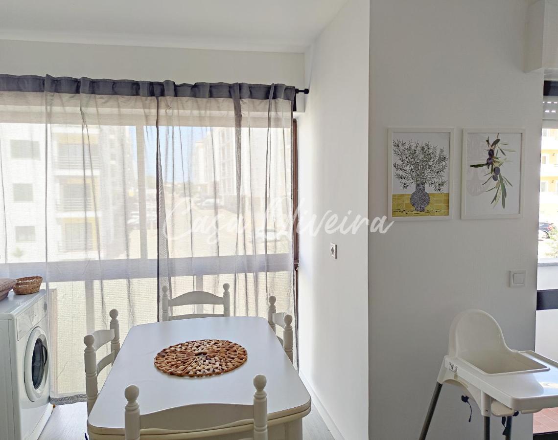 Casa Oliveira - Sunny 2-Bed Retreat Steps From The Beach アルマカオ・デ・ペラ エクステリア 写真