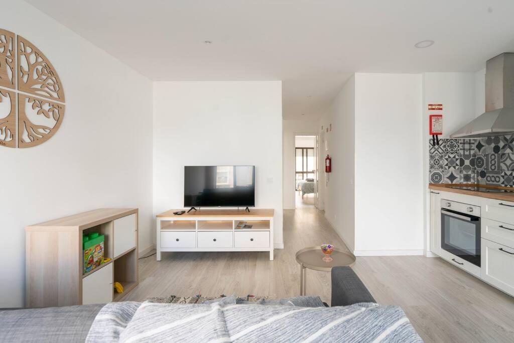 Casa Oliveira - Sunny 2-Bed Retreat Steps From The Beach アルマカオ・デ・ペラ エクステリア 写真
